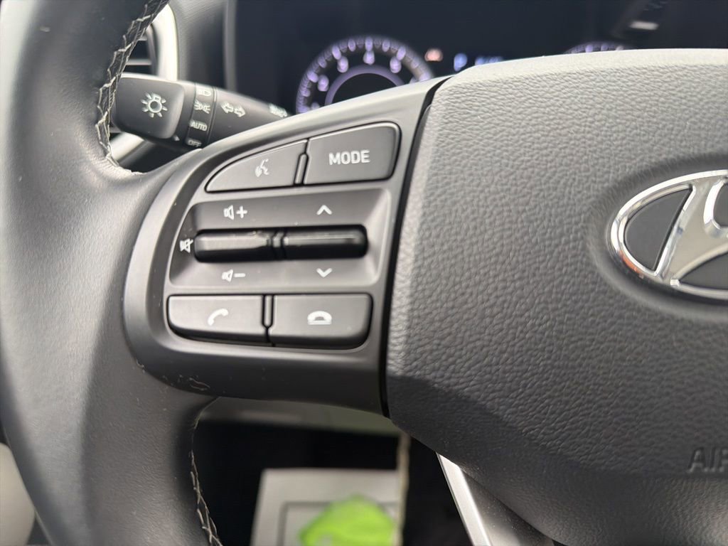 Used 2021 Hyundai Venue SEL image 19