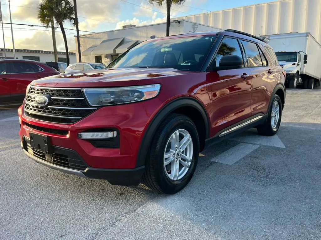 Used 2020 Ford Explorer XLT w/ Equipment Group 202A RWD image 2