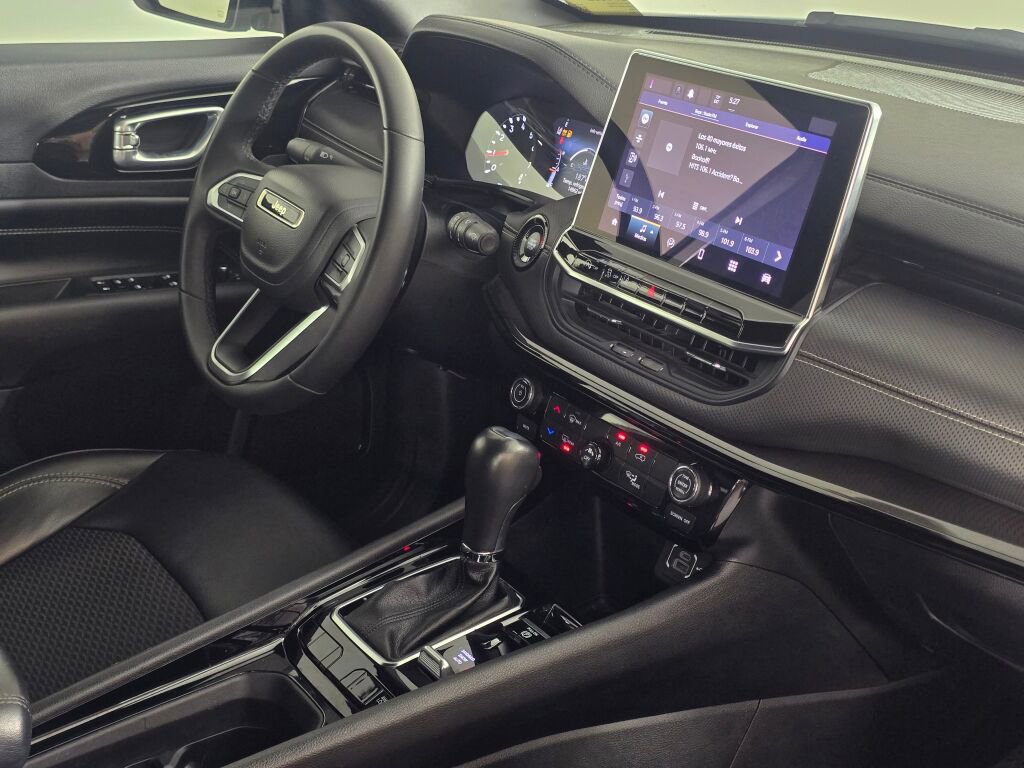 Used 2023 Jeep Compass Altitude image 43