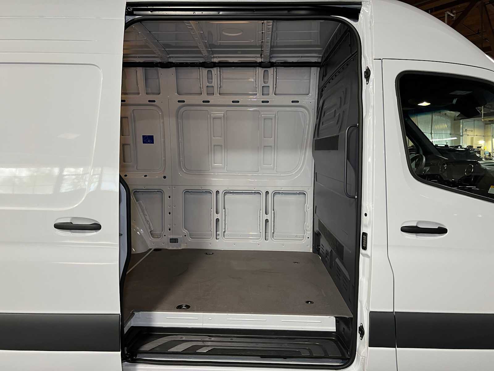 Used 2025 Mercedes-Benz Sprinter 2500 image 12