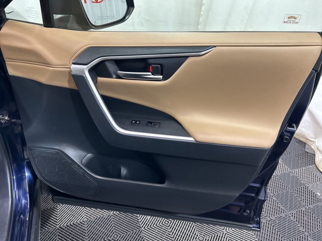 Used 2019 Toyota RAV4 Limited AWD/4WD image 12