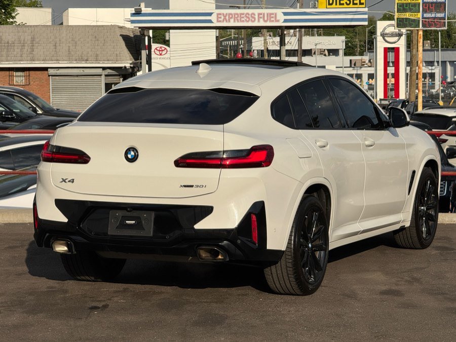 Used 2023 BMW X4 xDrive30i w/ M Sport Package 2 w/ M Sport Package AWD/4WD image 12