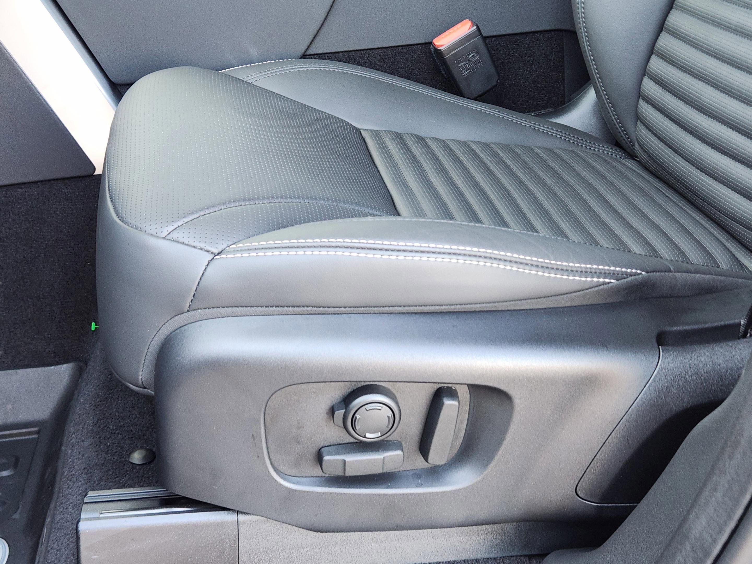 New 2025 Land Rover Discovery Dynamic SE image 20