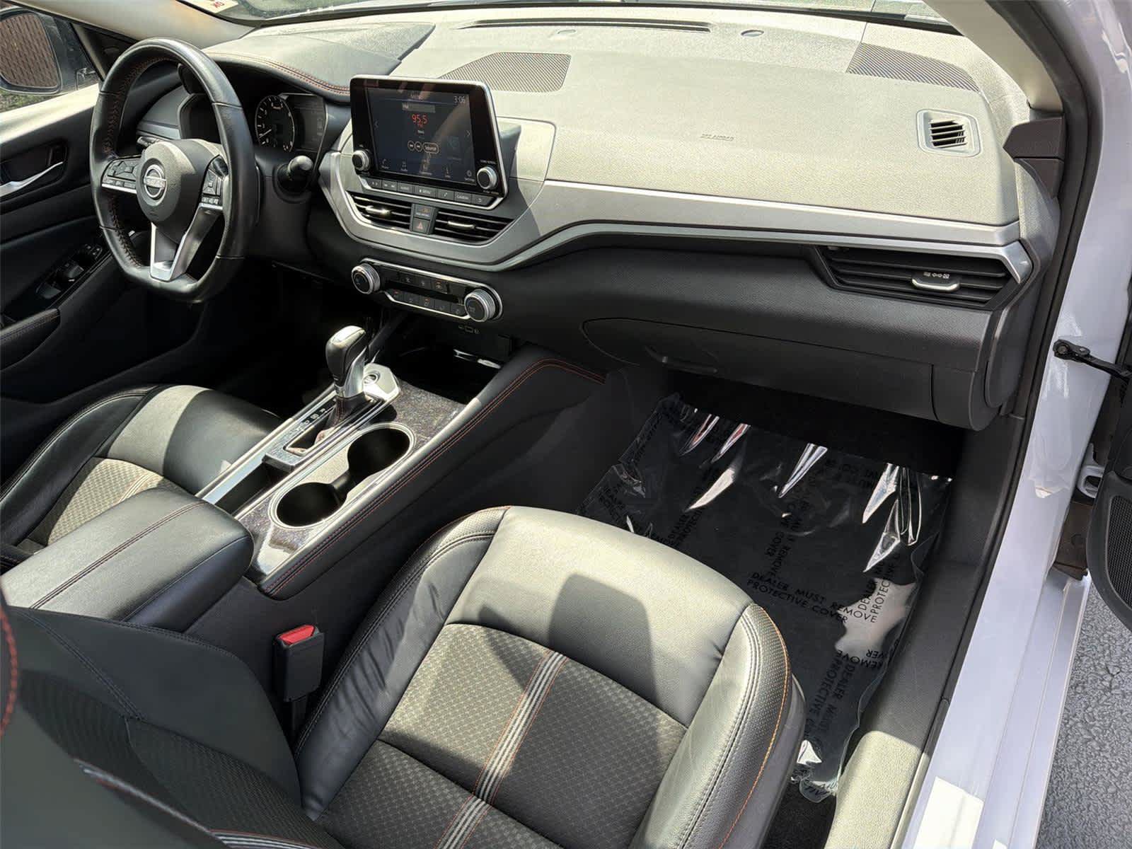 Used 2024 Nissan Altima 2.5 SR FWD image 13