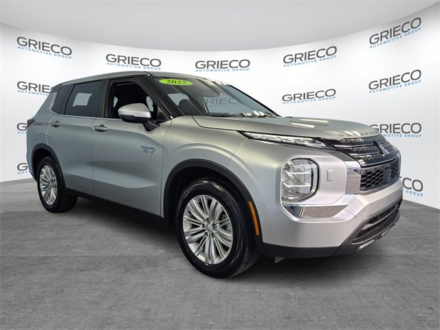 Used 2025 Mitsubishi Outlander ES