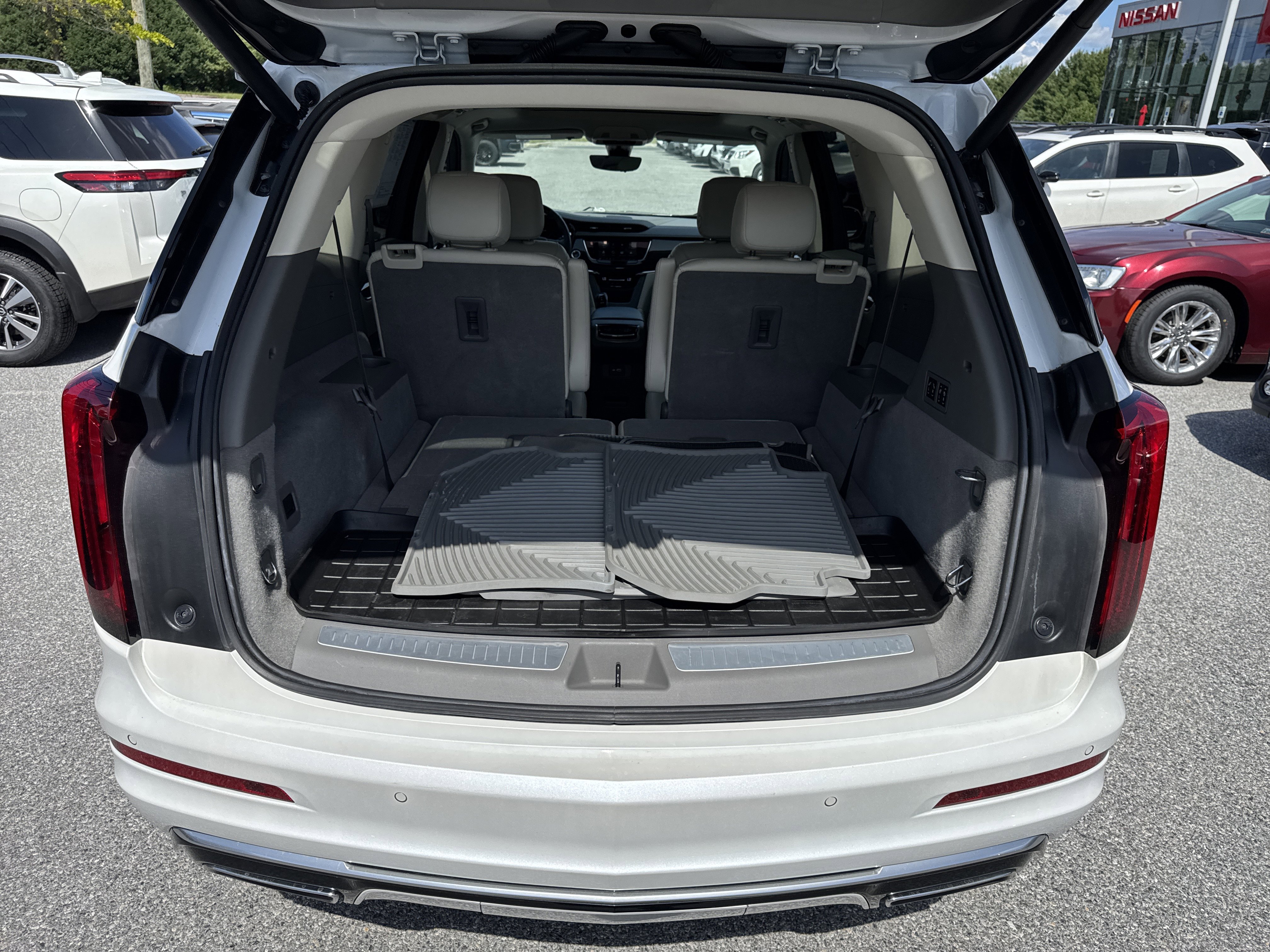 Used 2022 Cadillac XT6 Premium Luxury w/ Technology Package AWD/4WD image 29