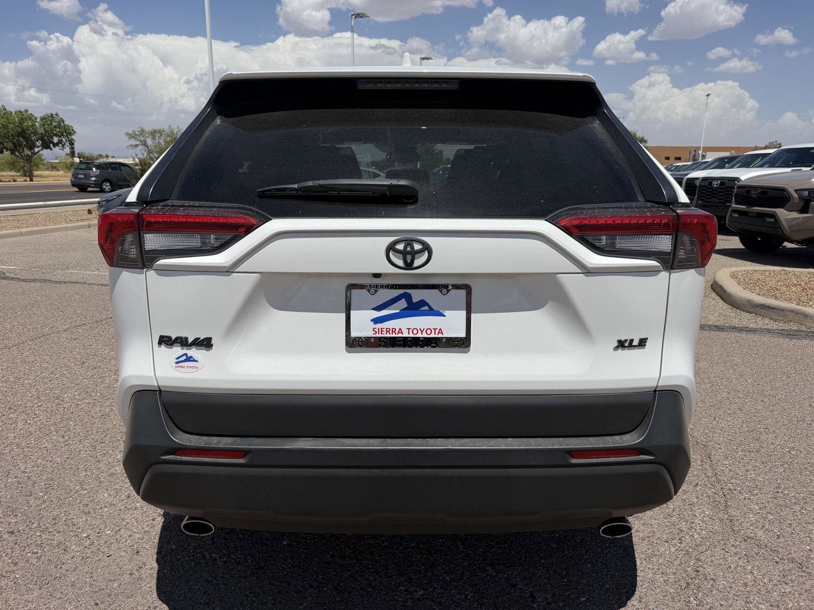 Used 2019 Toyota RAV4 XLE Premium w/ Carpet Mat Package FWD image 4