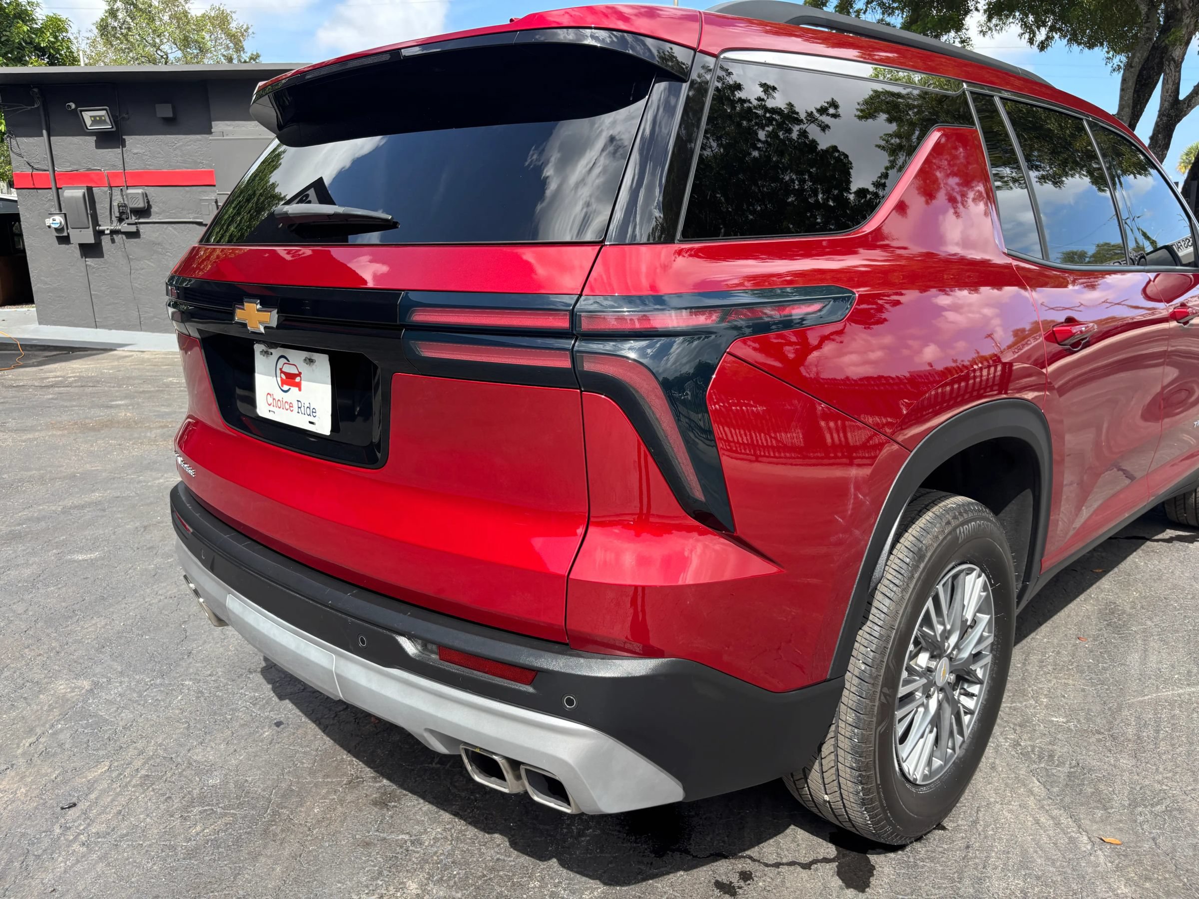 Used 2025 Chevrolet Traverse LT w/ Driver Confidence Package FWD image 33