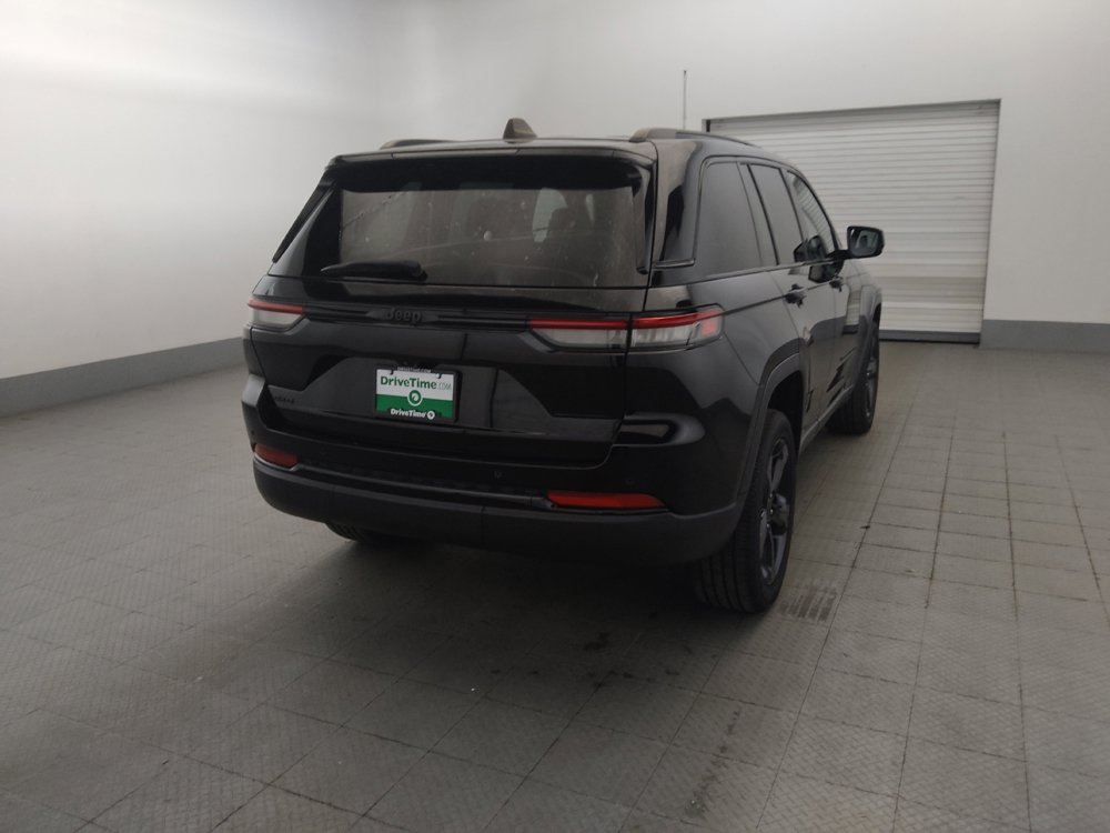 Used 2023 Jeep Grand Cherokee Altitude AWD/4WD image 7