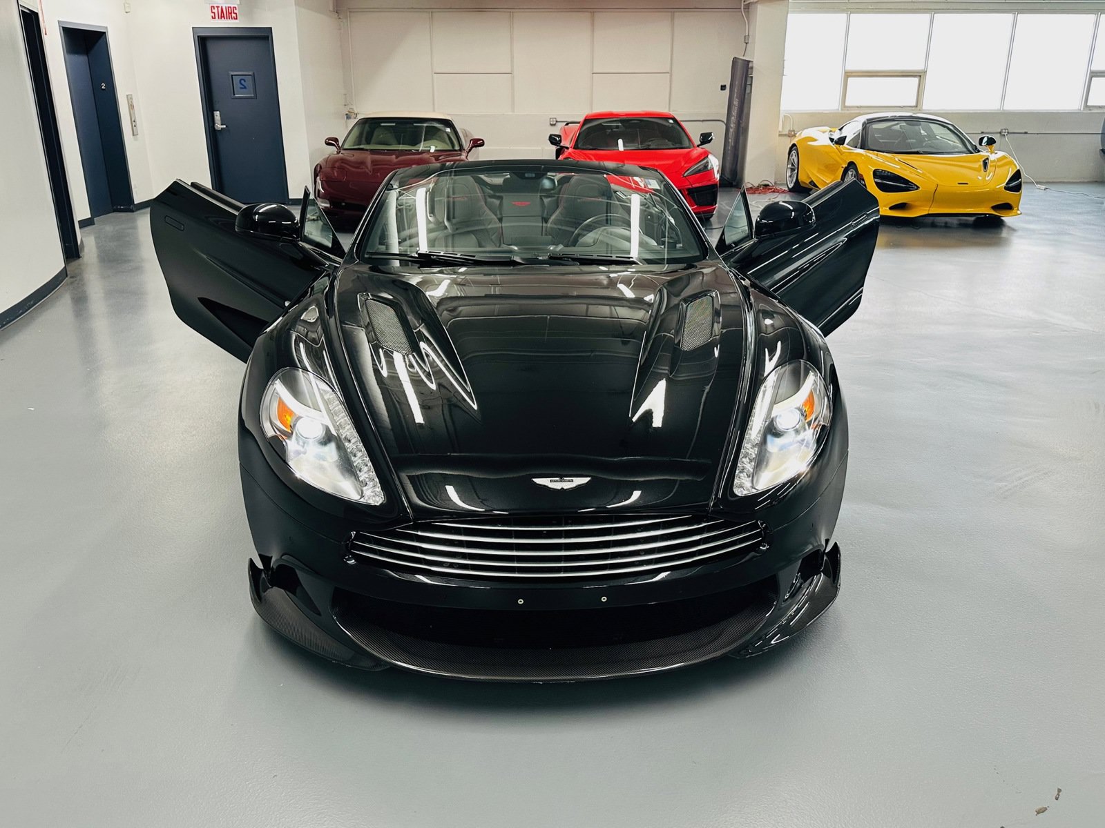 Used 2018 Aston Martin Vanquish S RWD image 2
