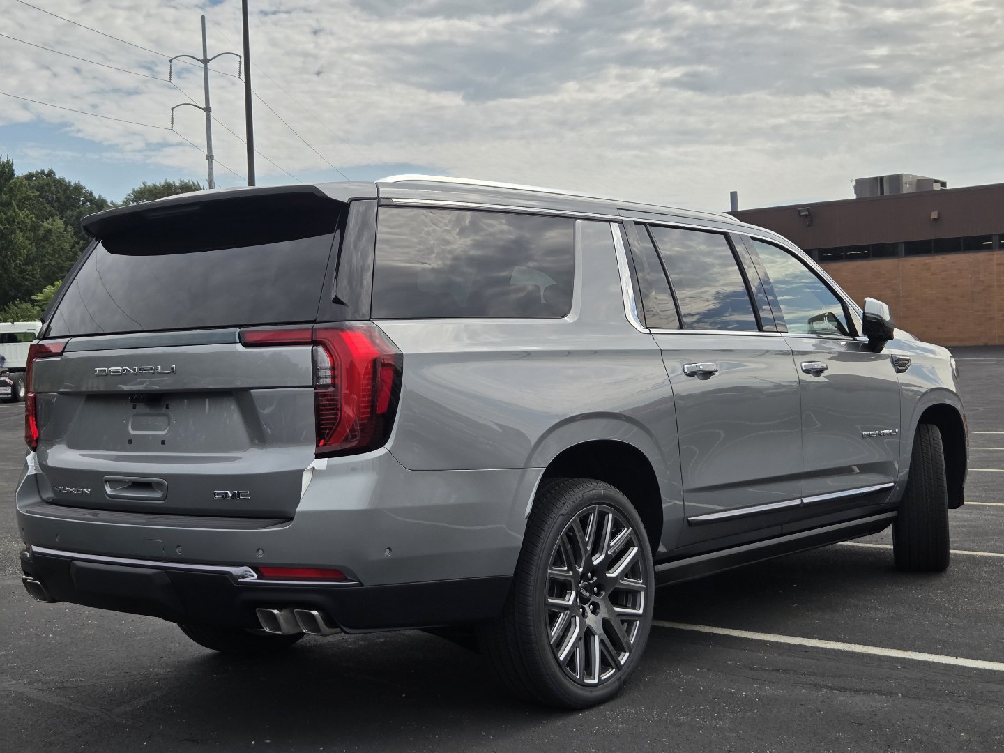 New 2027 GMC Yukon XL Denali Ultimate w/ LPO, Floor Liner Package AWD/4WD image 21
