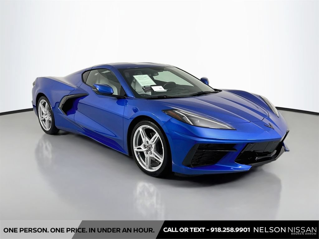 Used 2020 Chevrolet Corvette Stingray Coupe w/ 1LT RWD image 3