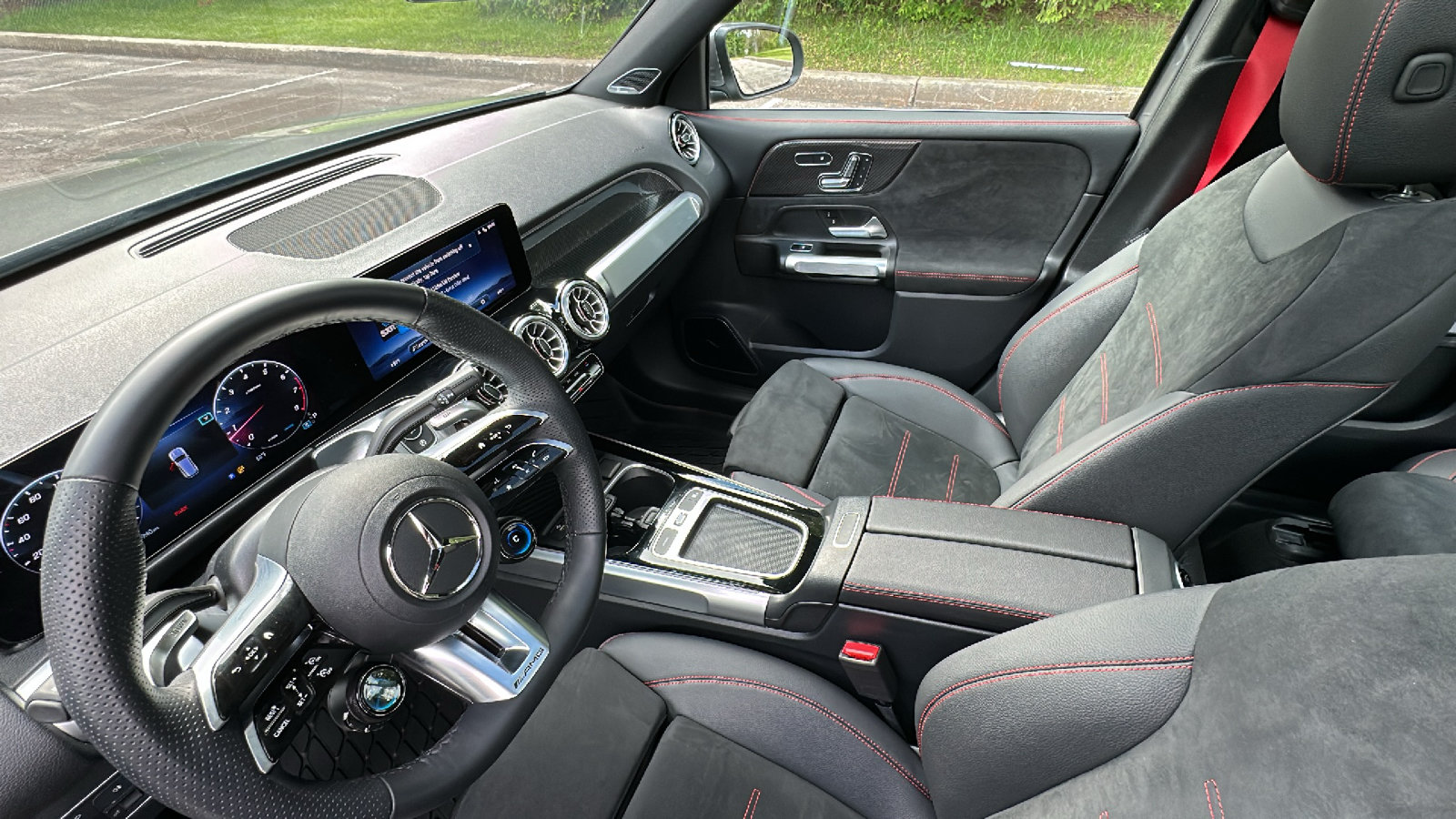 Used 2025 Mercedes-Benz GLB 35 AMG 4MATIC image 22