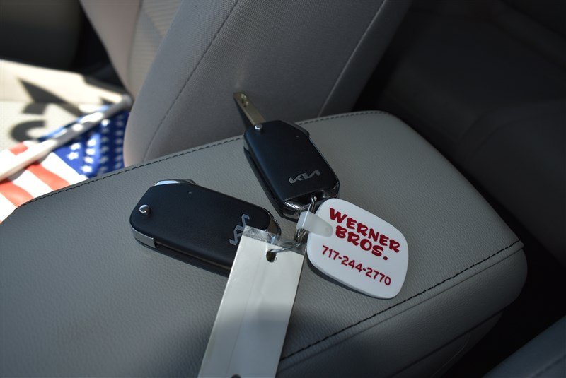 Used 2025 Kia Soul LX w/ LX Technology Package FWD image 19