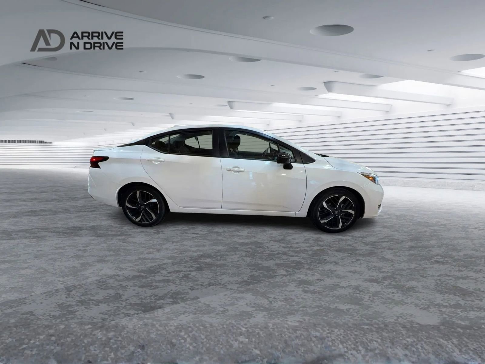 Used 2024 Nissan Versa SR image 2