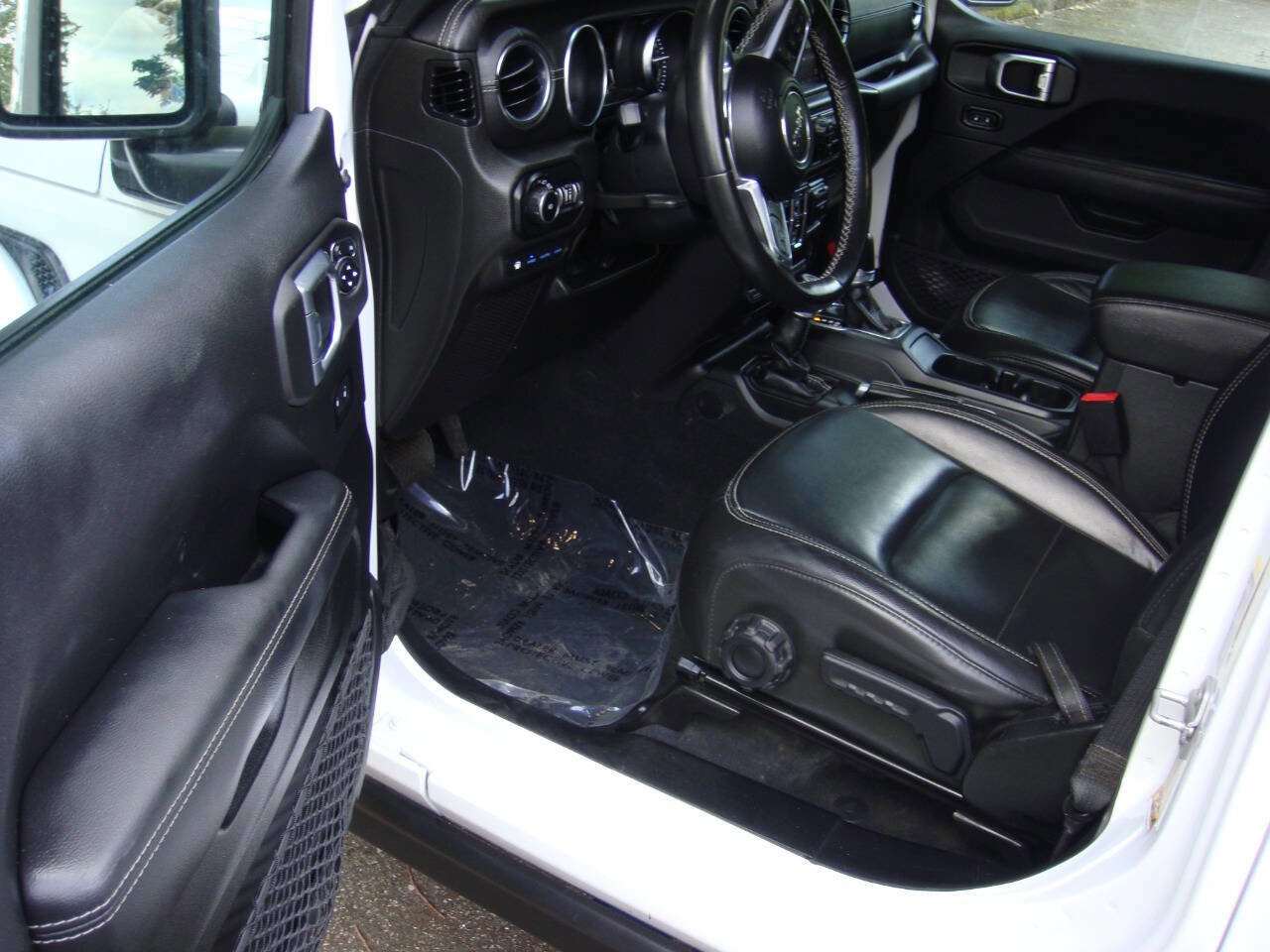 Used 2022 Jeep Wrangler Unlimited Sahara w/ Cold Weather Group image 12