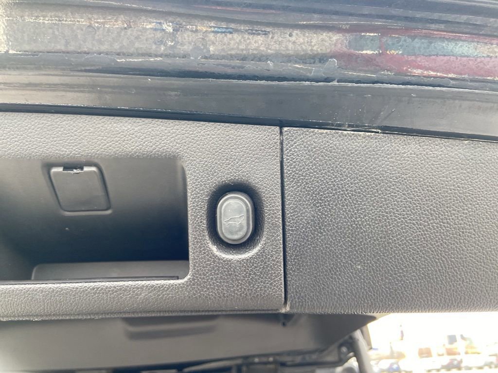 Used 2018 GMC Yukon Denali w/ Open Road Package image 12