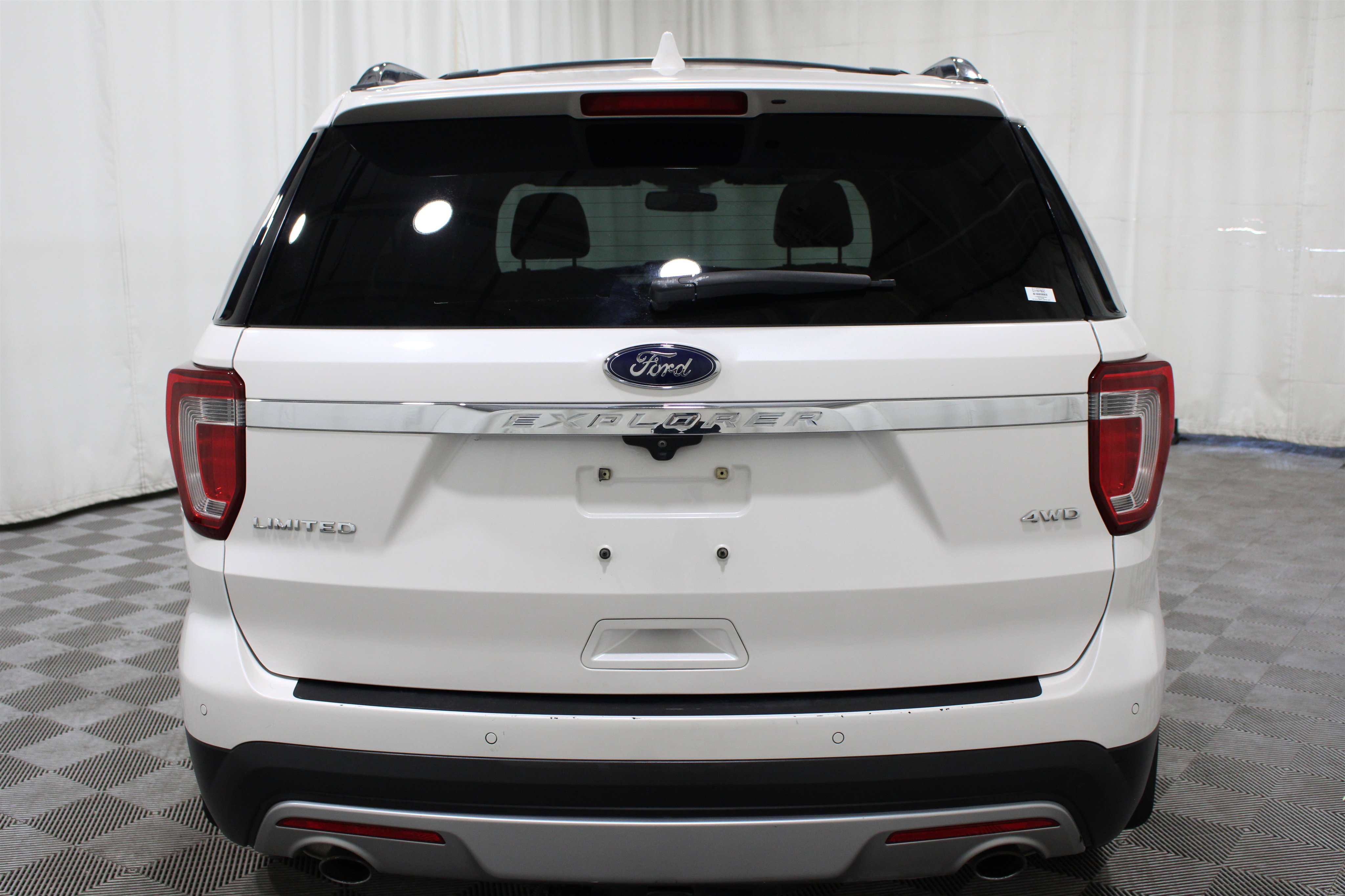 Used 2017 Ford Explorer Limited w/ Equipment Group 301A AWD/4WD image 32