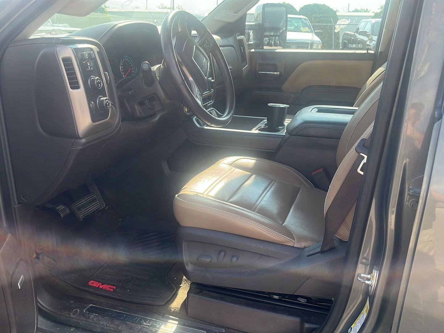 Used 2017 GMC Sierra 2500 Denali w/ Duramax Plus Package AWD/4WD image 9