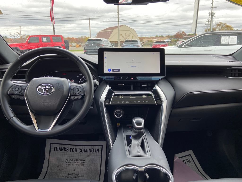 Used 2023 Toyota Venza Nightshade image 19