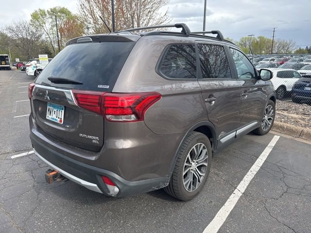 Used 2016 Mitsubishi Outlander SEL AWD/4WD image 2