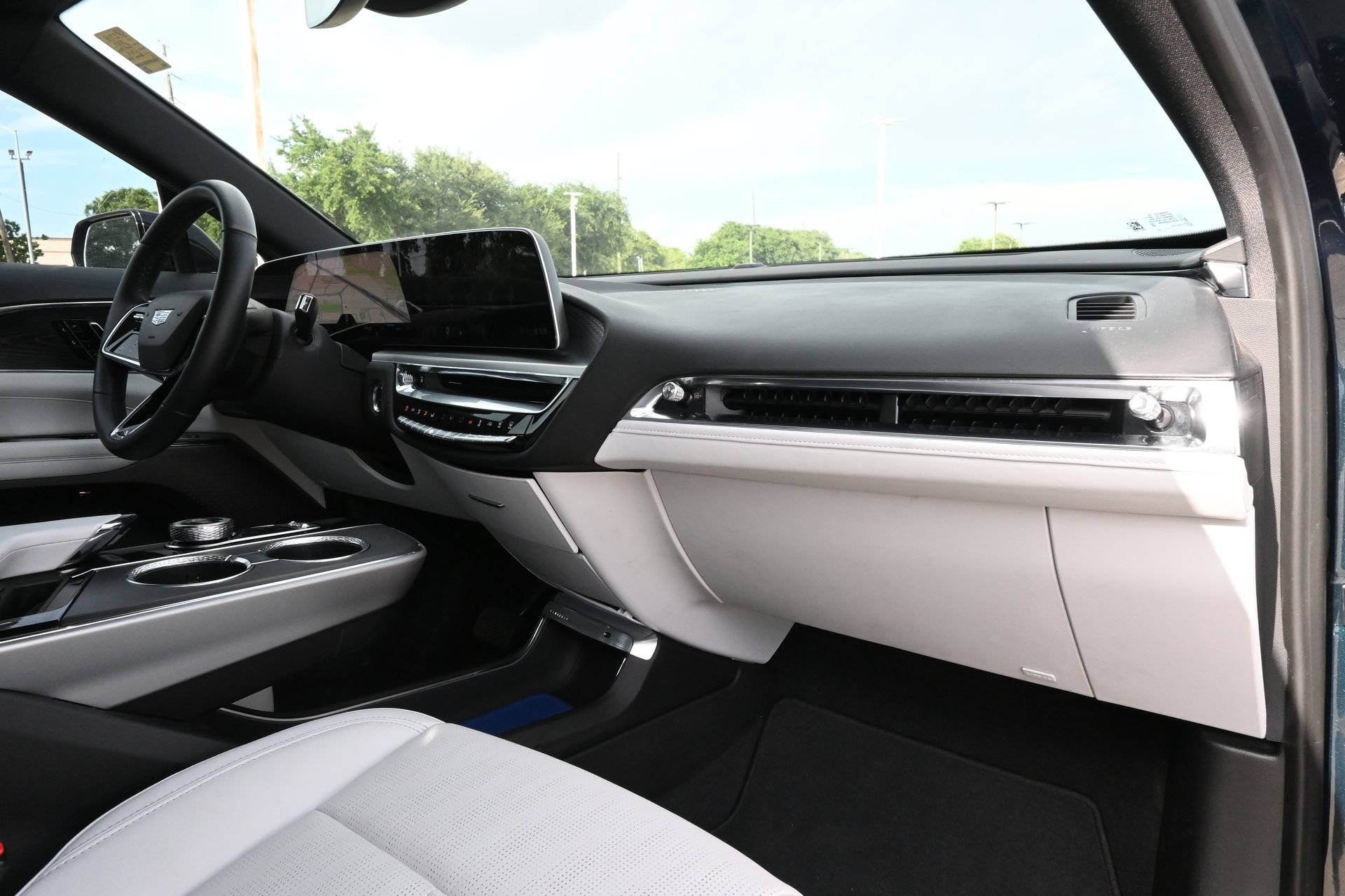 Used 2024 Cadillac Lyriq Luxury RWD image 25