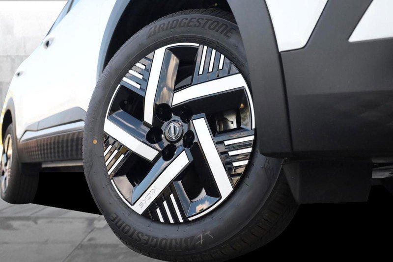 New 2026 Nissan Kicks SV image 3