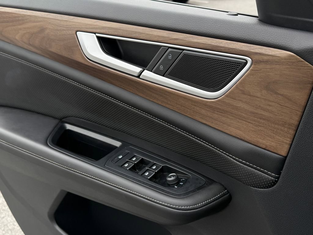 Used 2024 Volkswagen Atlas SE image 40