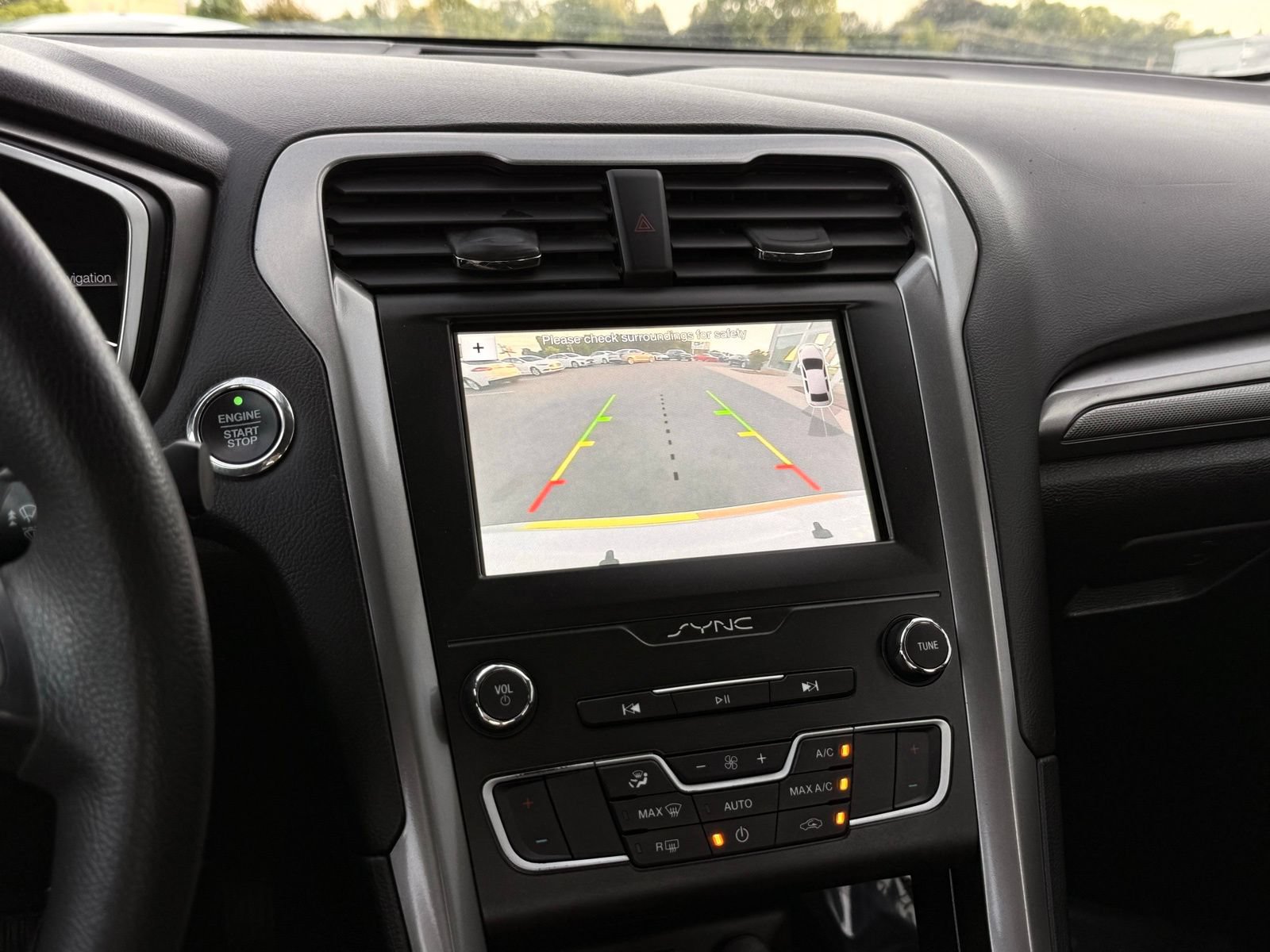 Used 2019 Ford Fusion SE FWD image 31