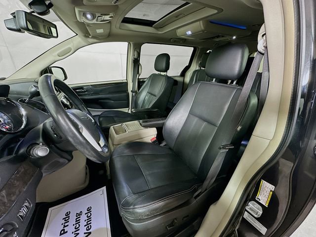 Used 2016 Chrysler Town & Country Touring-L image 23