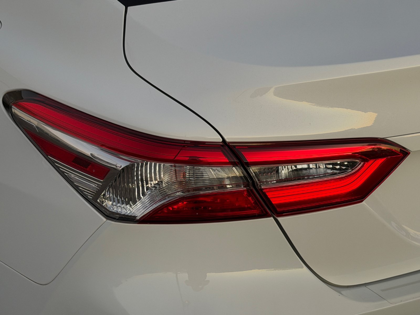Used 2018 Toyota Camry LE FWD image 30