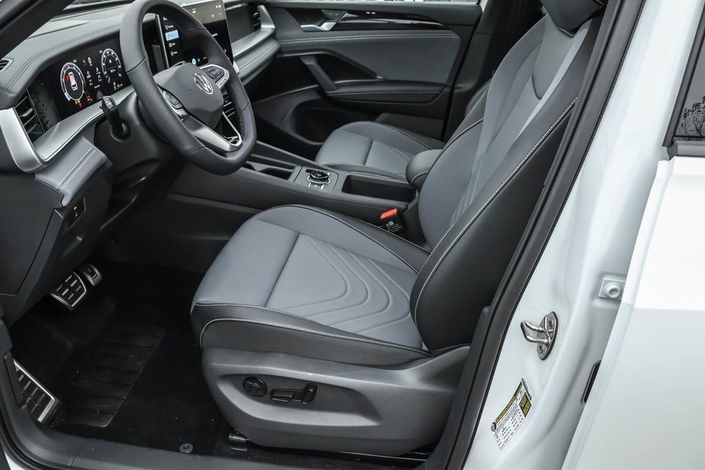 New 2026 Volkswagen Tiguan SE R-Line image 24