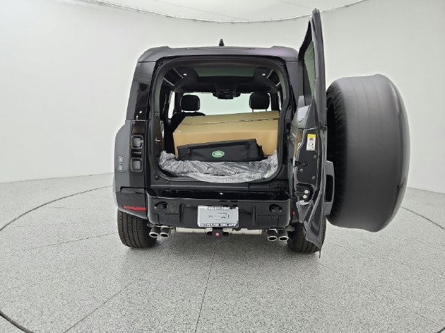 New 2026 Land Rover Defender 90 V8 AWD/4WD image 23