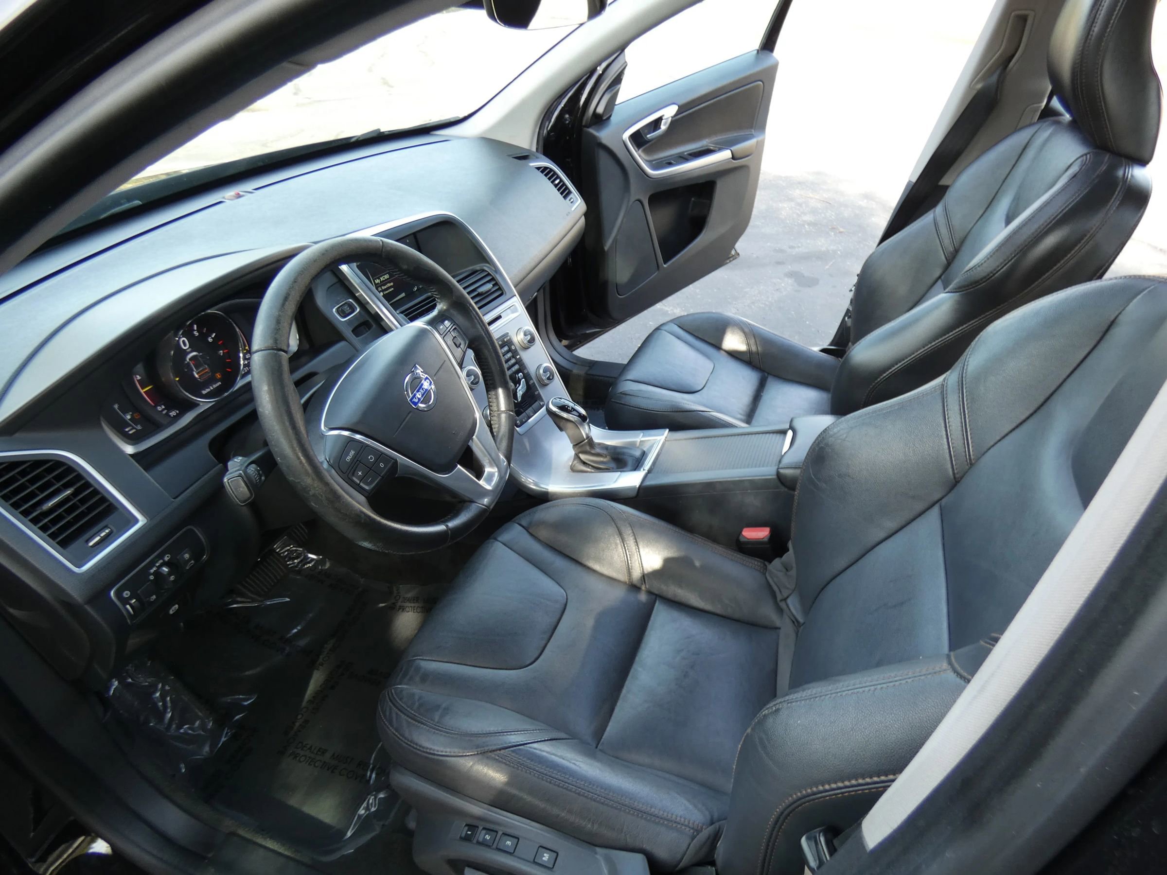 Used 2017 Volvo XC60 T5 Dynamic w/ Preferred Option Package image 46