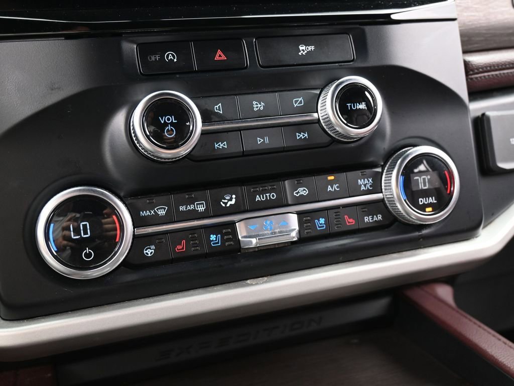 Used 2024 Ford Expedition Limited image 27