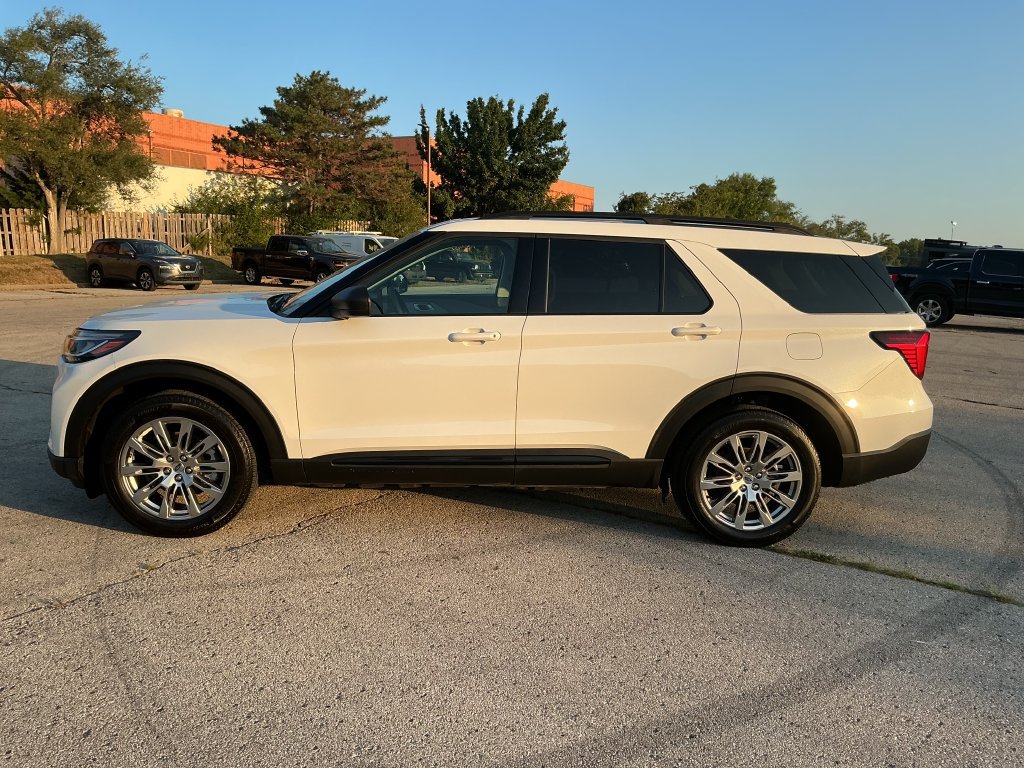 New 2026 Ford Explorer Active w/ Active Comfort Package AWD/4WD image 2