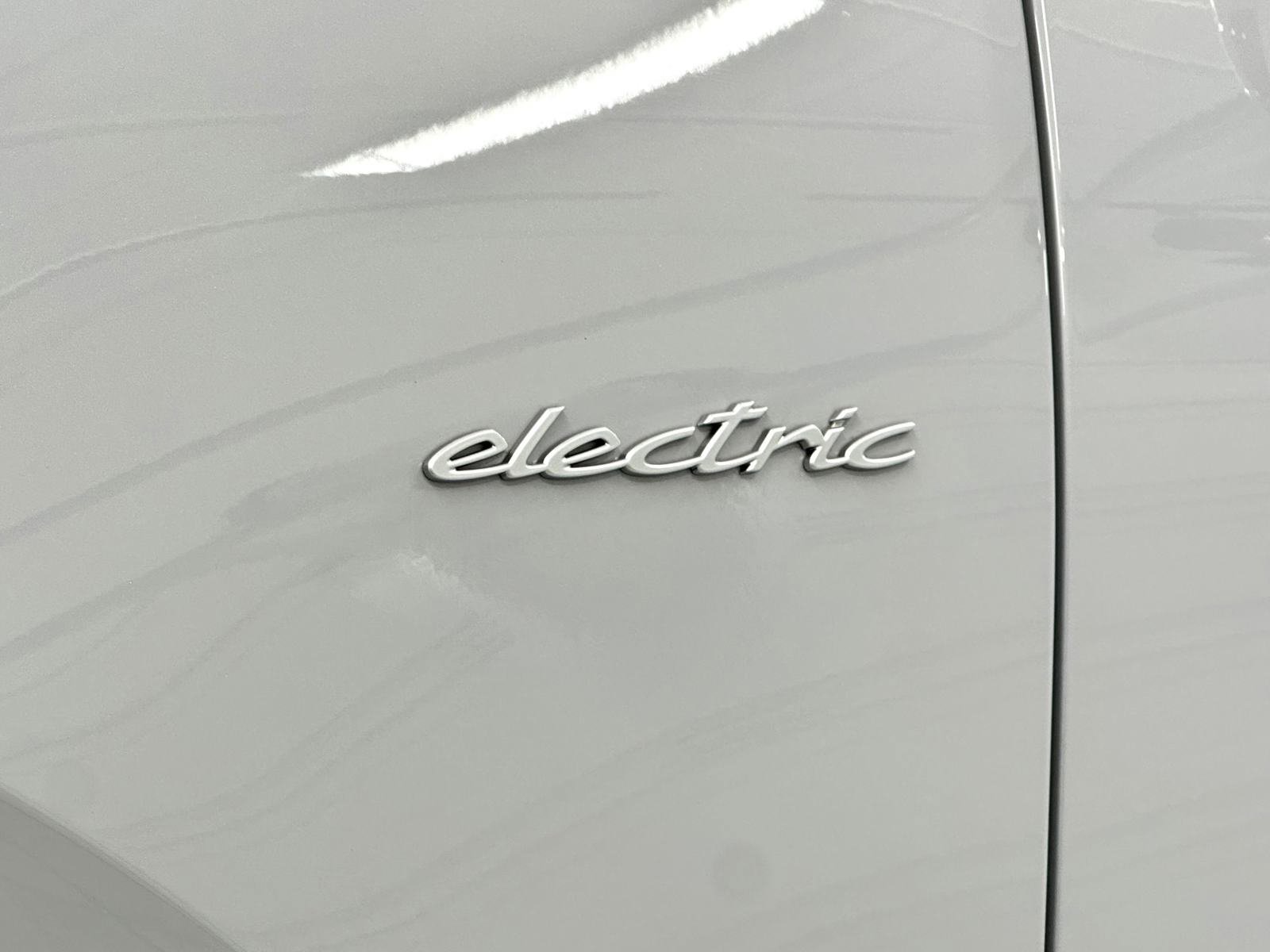 Certified 2025 Porsche Macan Electric image 59