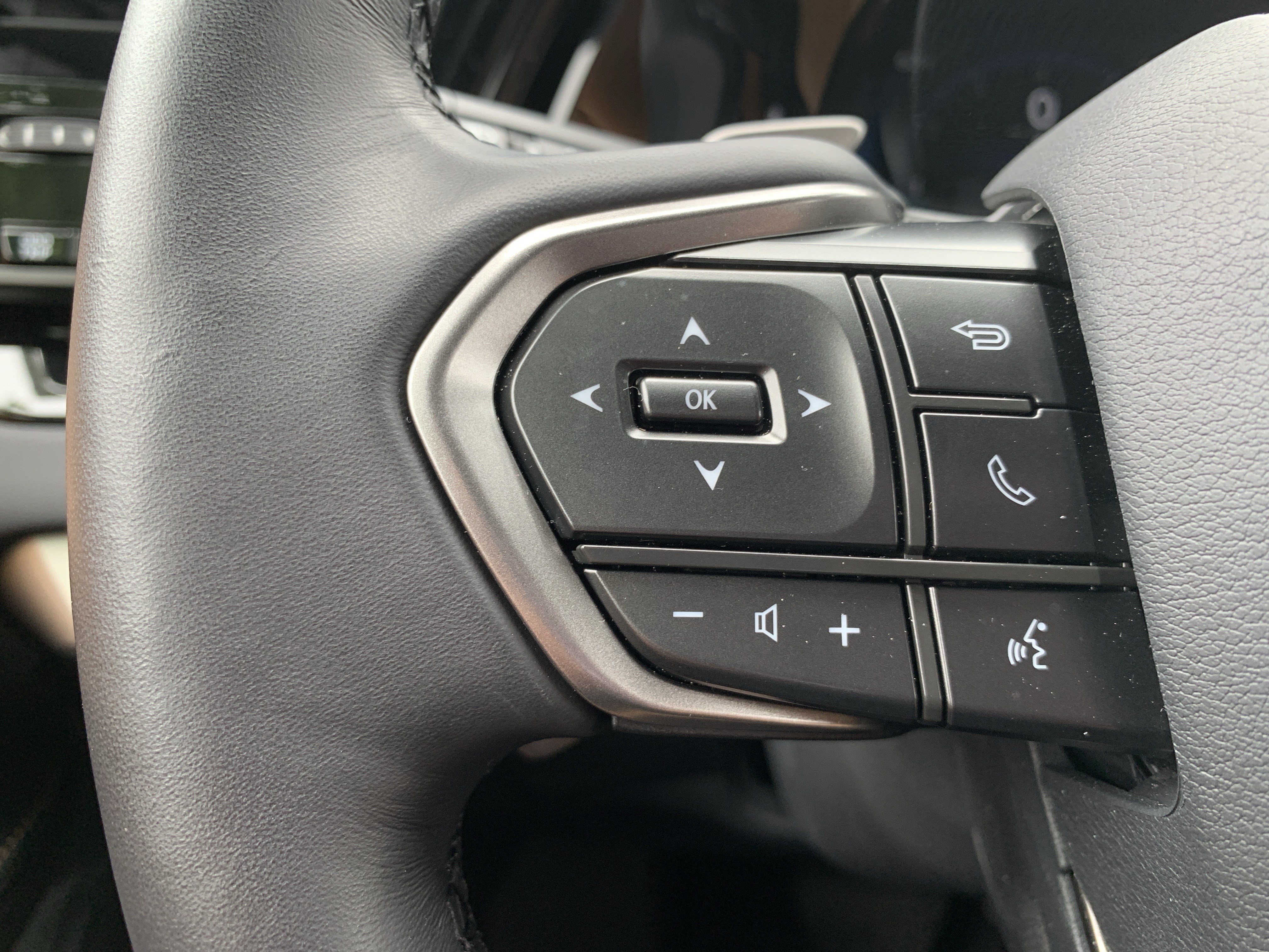 Used 2025 Lexus RX 350 Premium w/ Accessory Package (Z1) FWD image 19