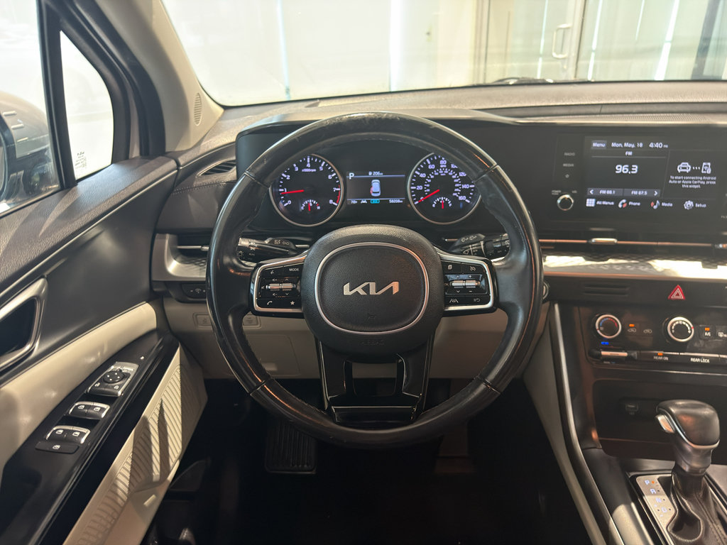 Used 2023 Kia Carnival LX FWD image 16