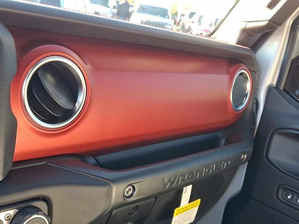 Used 2022 Jeep Wrangler Unlimited Rubicon w/ Steel Bumper Group image 32