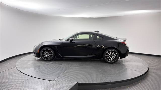 Used 2023 Toyota GR86 RWD image 3