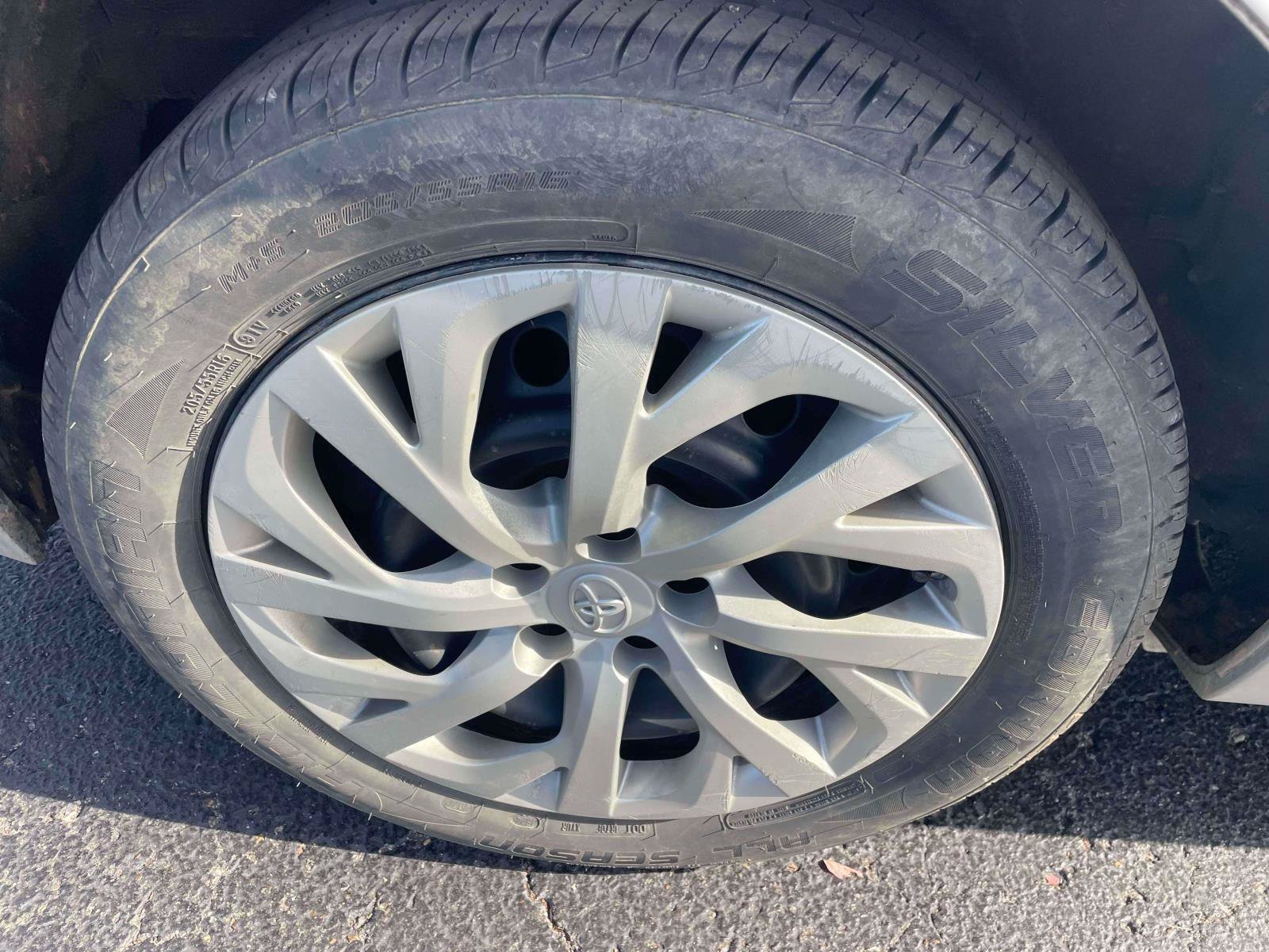 Used 2016 Toyota Corolla LE FWD image 11