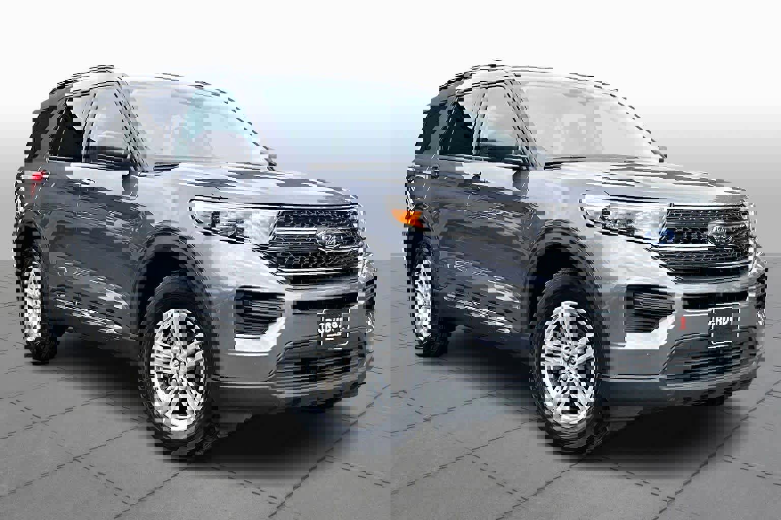 Used 2022 Ford Explorer XLT image 3