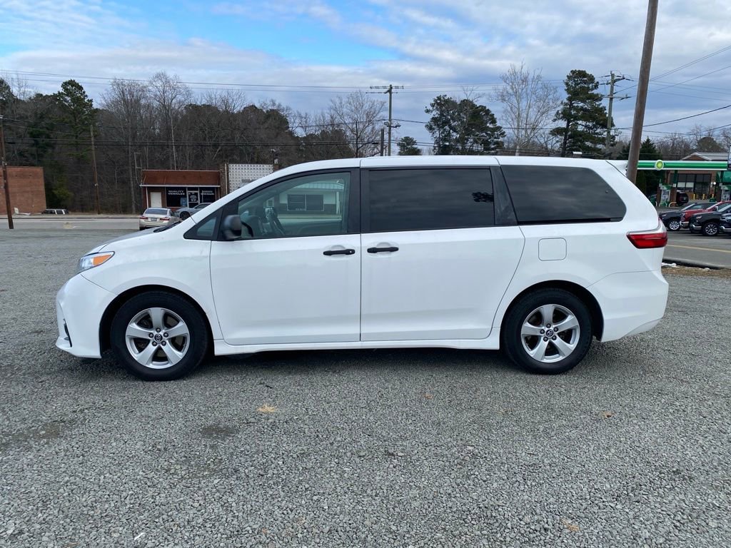 Used 2020 Toyota Sienna L image 6