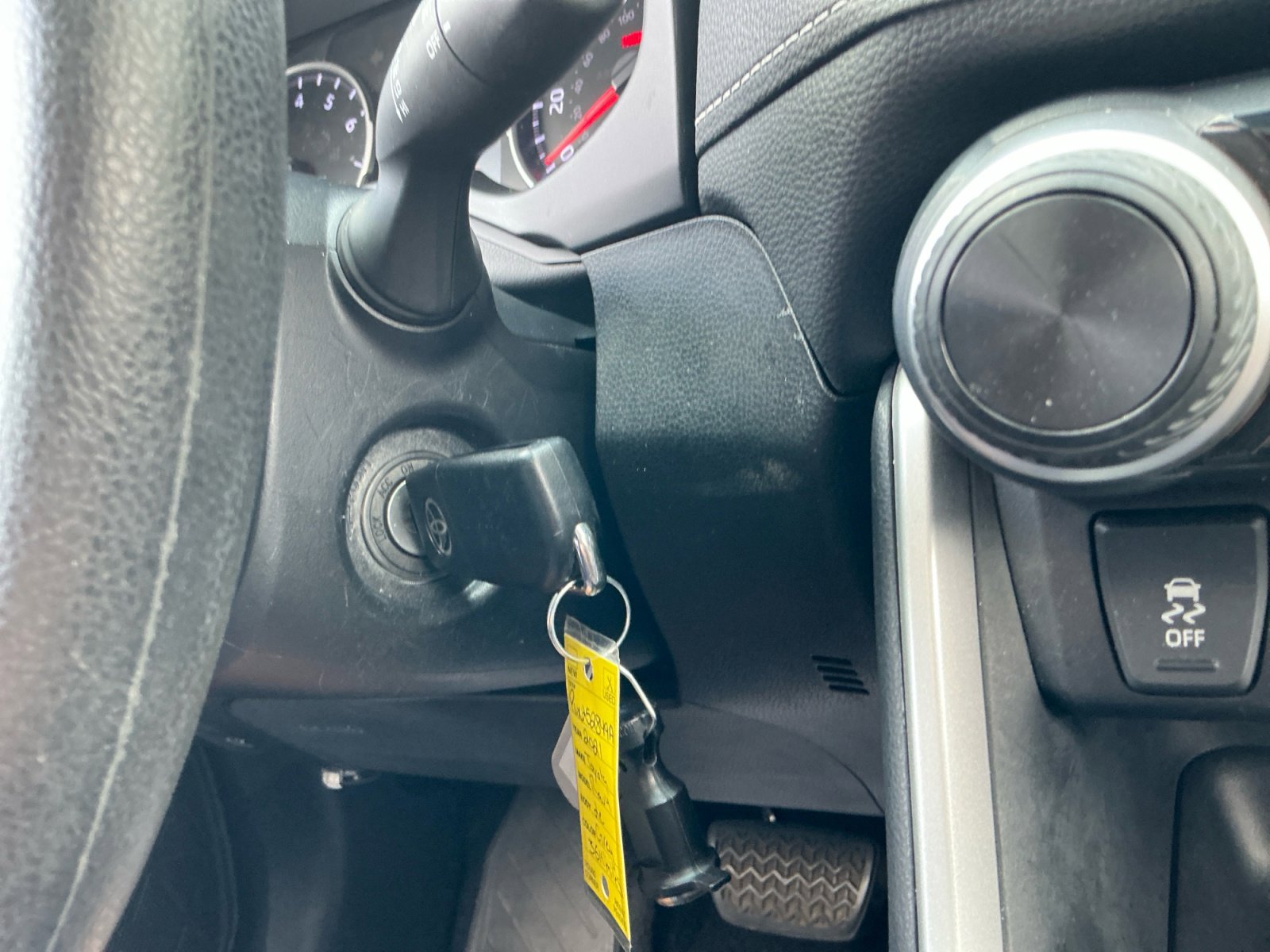 Certified 2021 Toyota RAV4 LE image 30