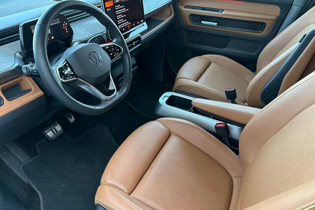 Used 2025 Volkswagen ID. Buzz Pro S RWD image 10