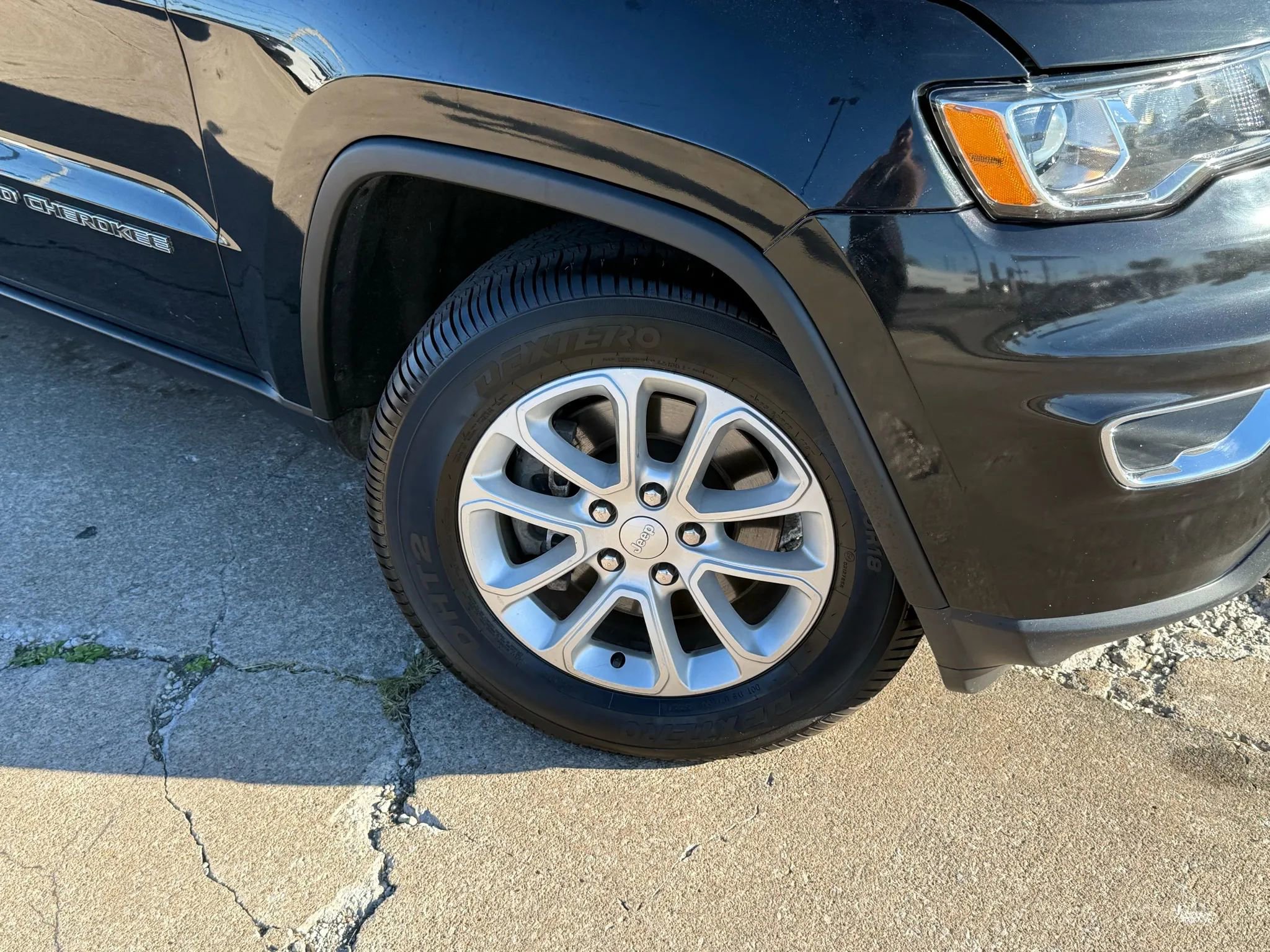 Used 2021 Jeep Grand Cherokee Laredo image 56