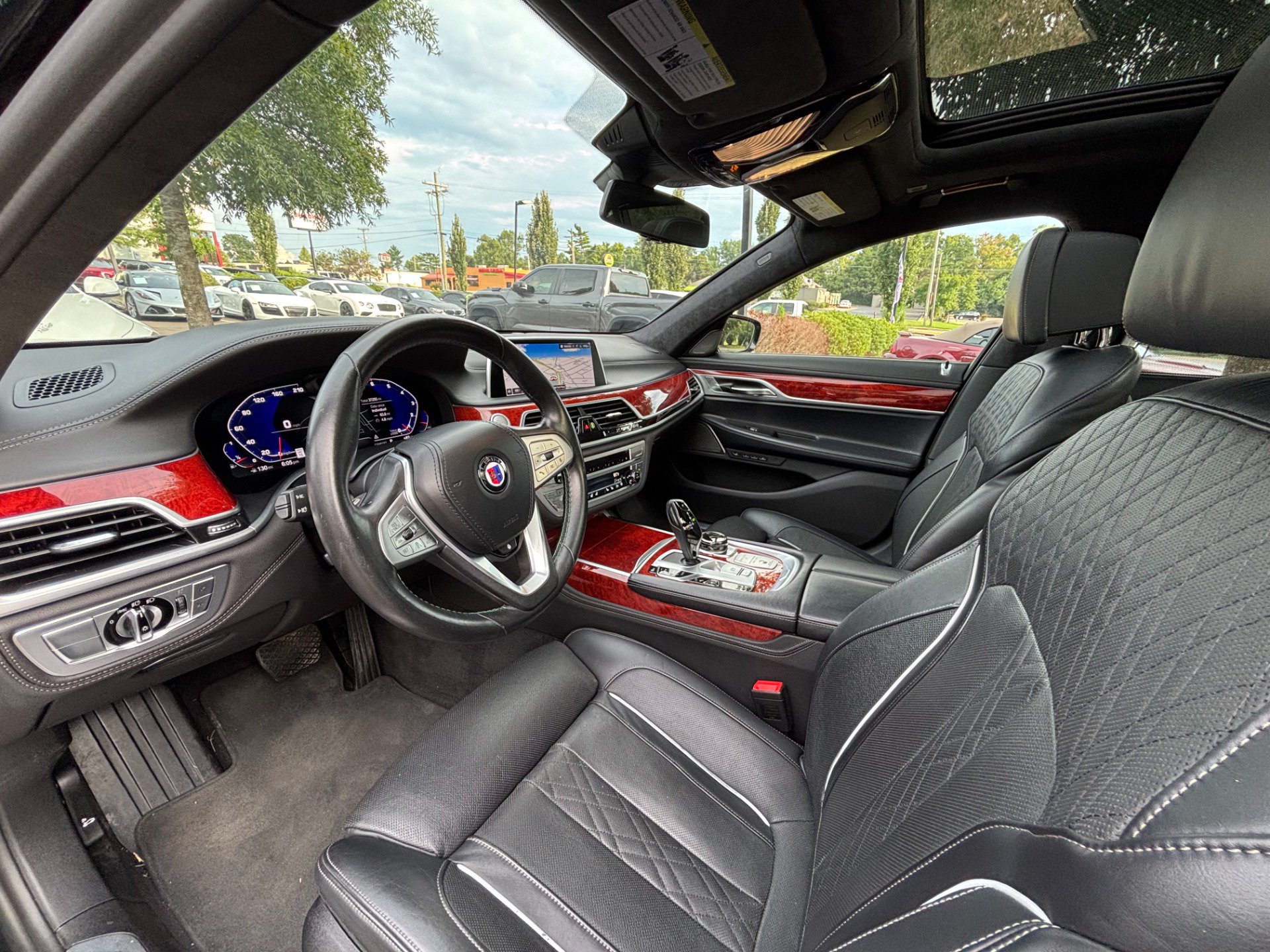 Used 2022 BMW ALPINA B7 xDrive w/ Luxury Rear Seating Package AWD/4WD image 9
