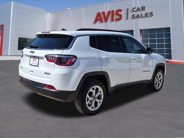 Used 2025 Jeep Compass Latitude w/ Sun & Sound Group AWD/4WD image 6