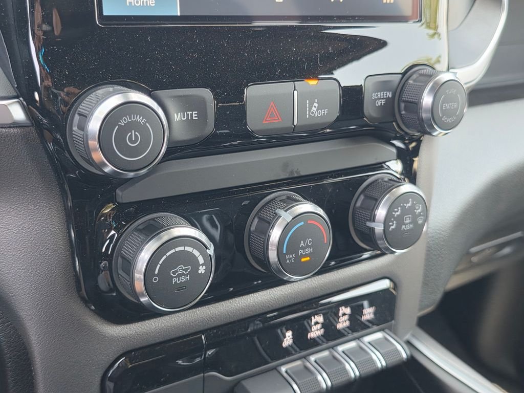 New 2026 RAM 1500 Big Horn w/ Night Edition AWD/4WD image 17